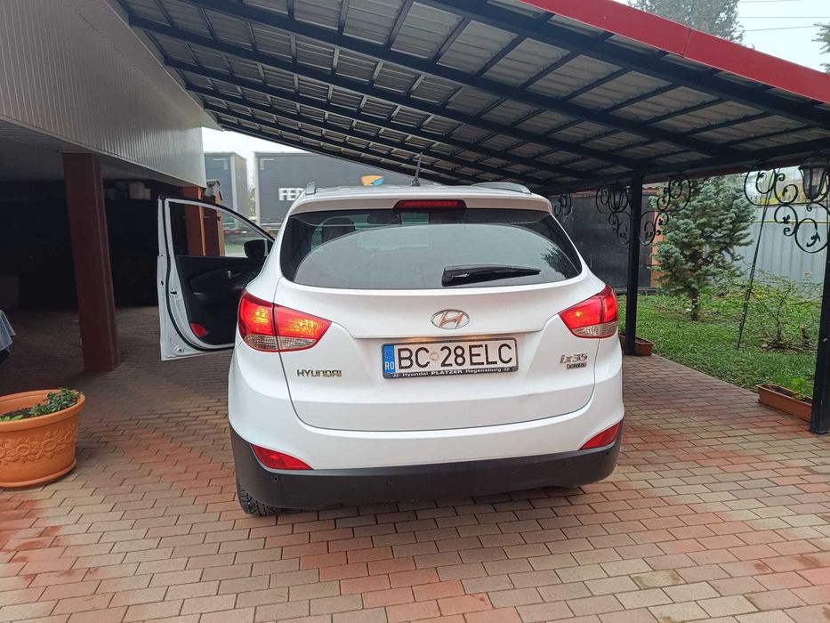 Vând Hyundai ix35 luna noiembrie 2011 1.7 TDI