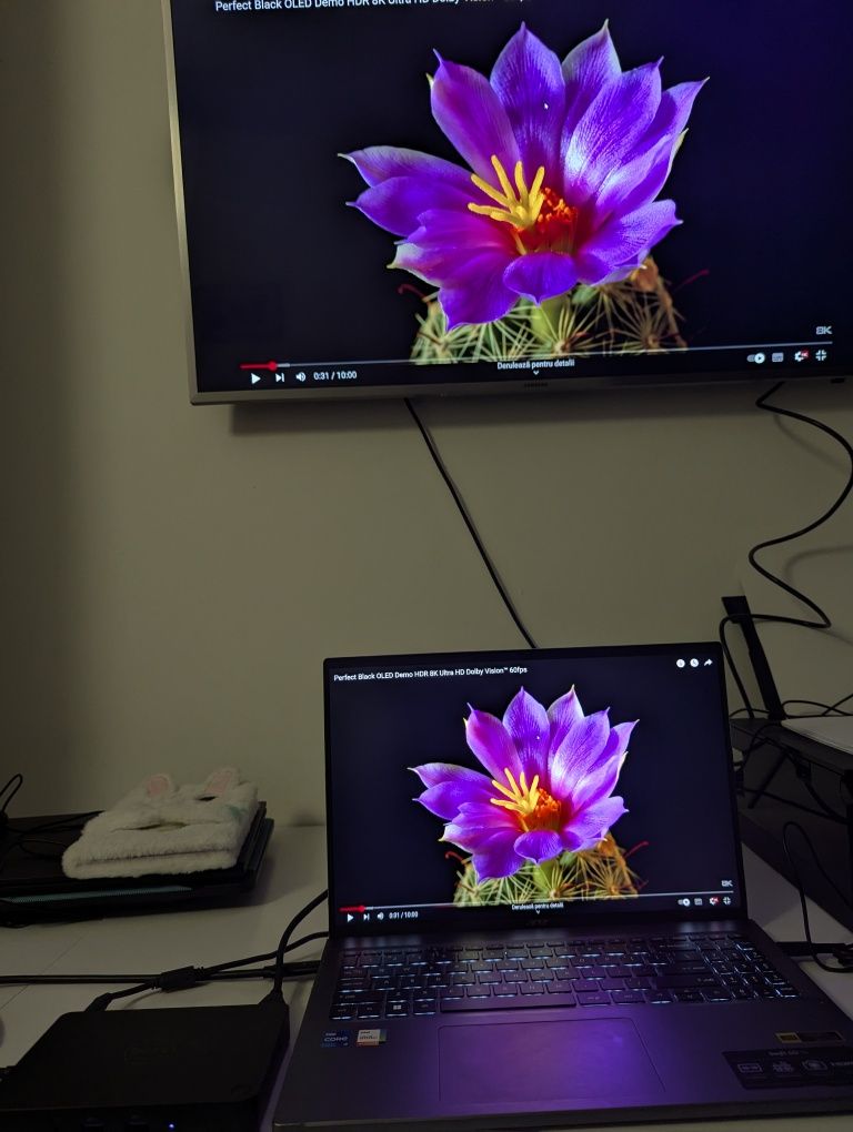Dock Dell WD15 cu încărcător, videoproiector si cablu hdmi
Dell Dock