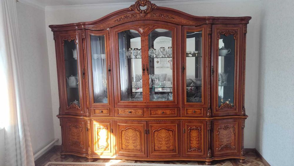 Горка Сервант состояние отличное.