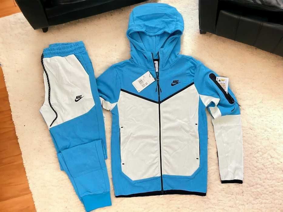 Nike TECH Fleece Baby Blue