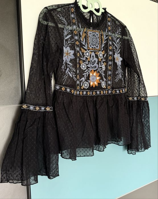 Bluza YAS neagra cu broderie si volane