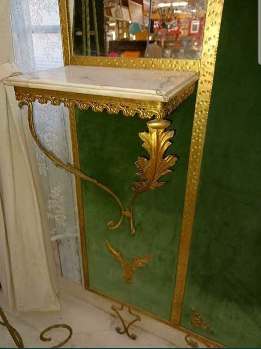 Cuier de perete cu oglinda si etajera