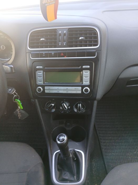 Vând Volkswagen Polo
