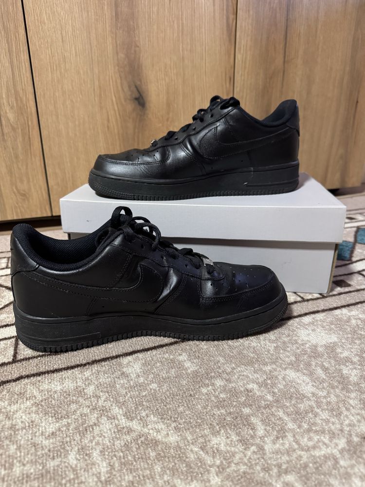 Продавам Nike Air Force 1 ‘’07’’