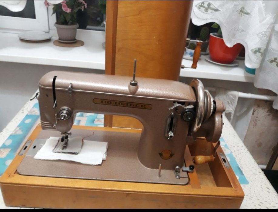 Машинка швейная ручная
