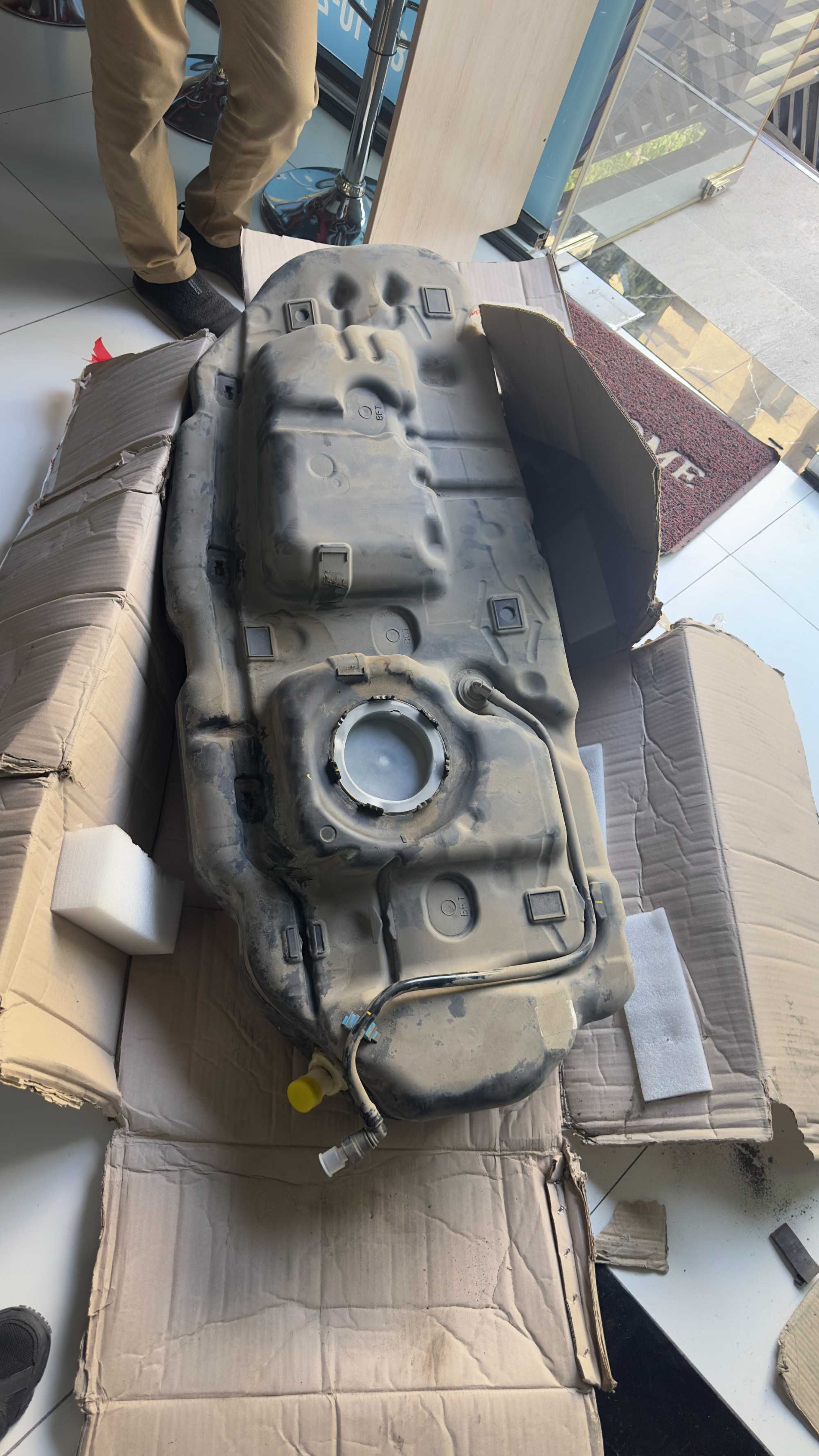 Бензобак, от Kia Carnival KA4