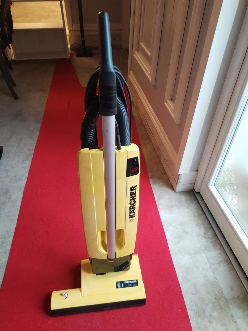 Vând aspirator karcher