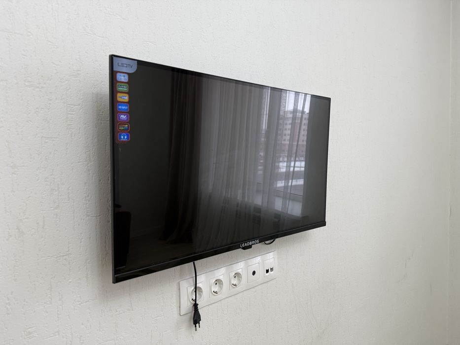 Телевизор Leadbros 81 диагональ