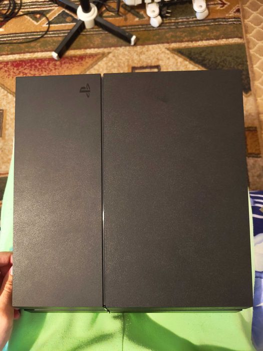 Consola playstation 4 PS4 Fat Reconditionata cu 5 jocuri si maneta!