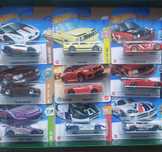 Machete Hot wheels sigilate de vânzare. Predare personala sau Easybox
