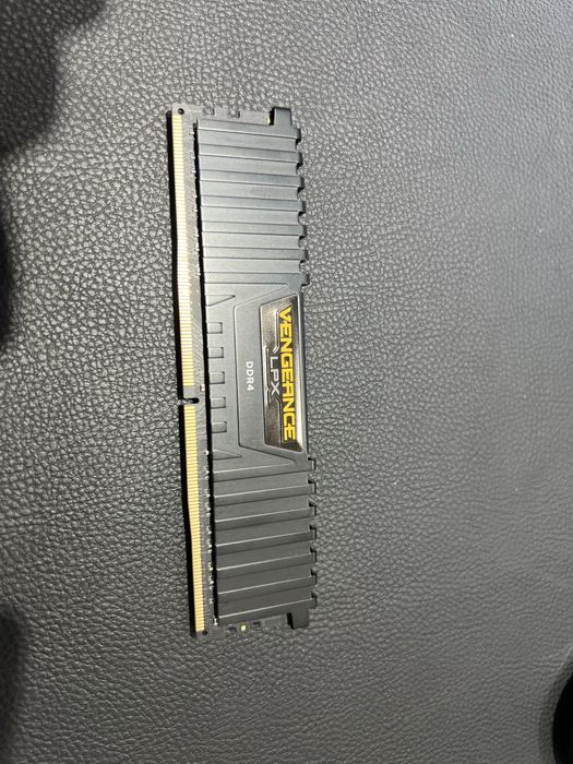 Corsair Vengenance 16gb 4x4 2400mhz