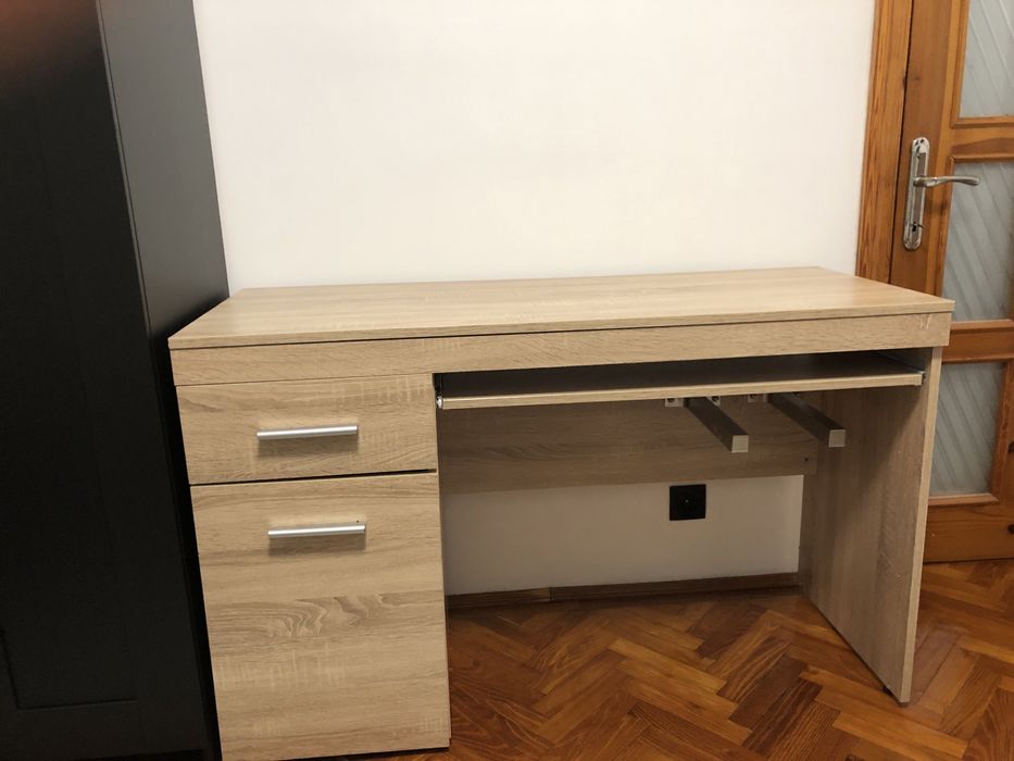 Vând birou: L. 120 / l. 50, stare foarte bună.