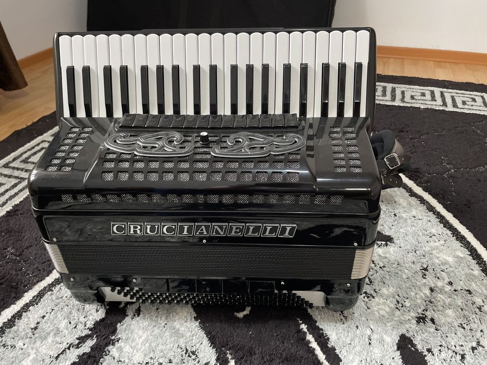 Acordeon cu midi 2 ax vand urgent