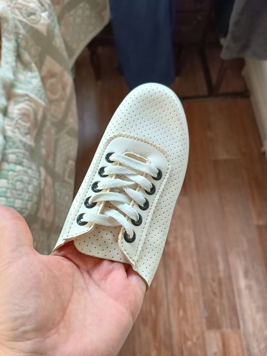 Белые женские мокасины