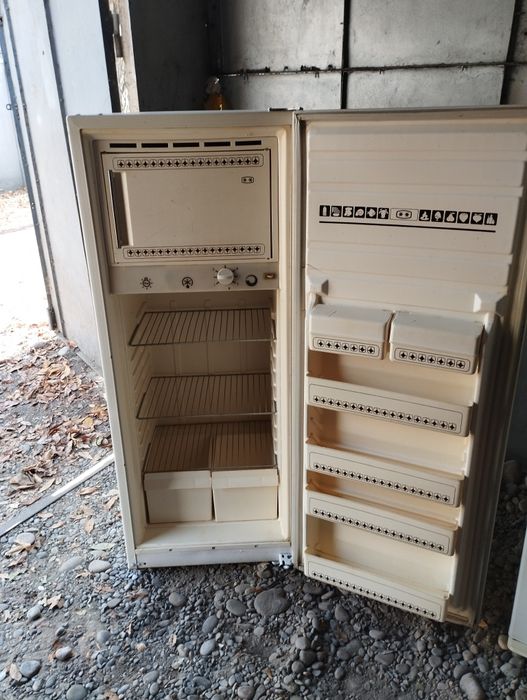 Xaladelnik sotiladi holati zor