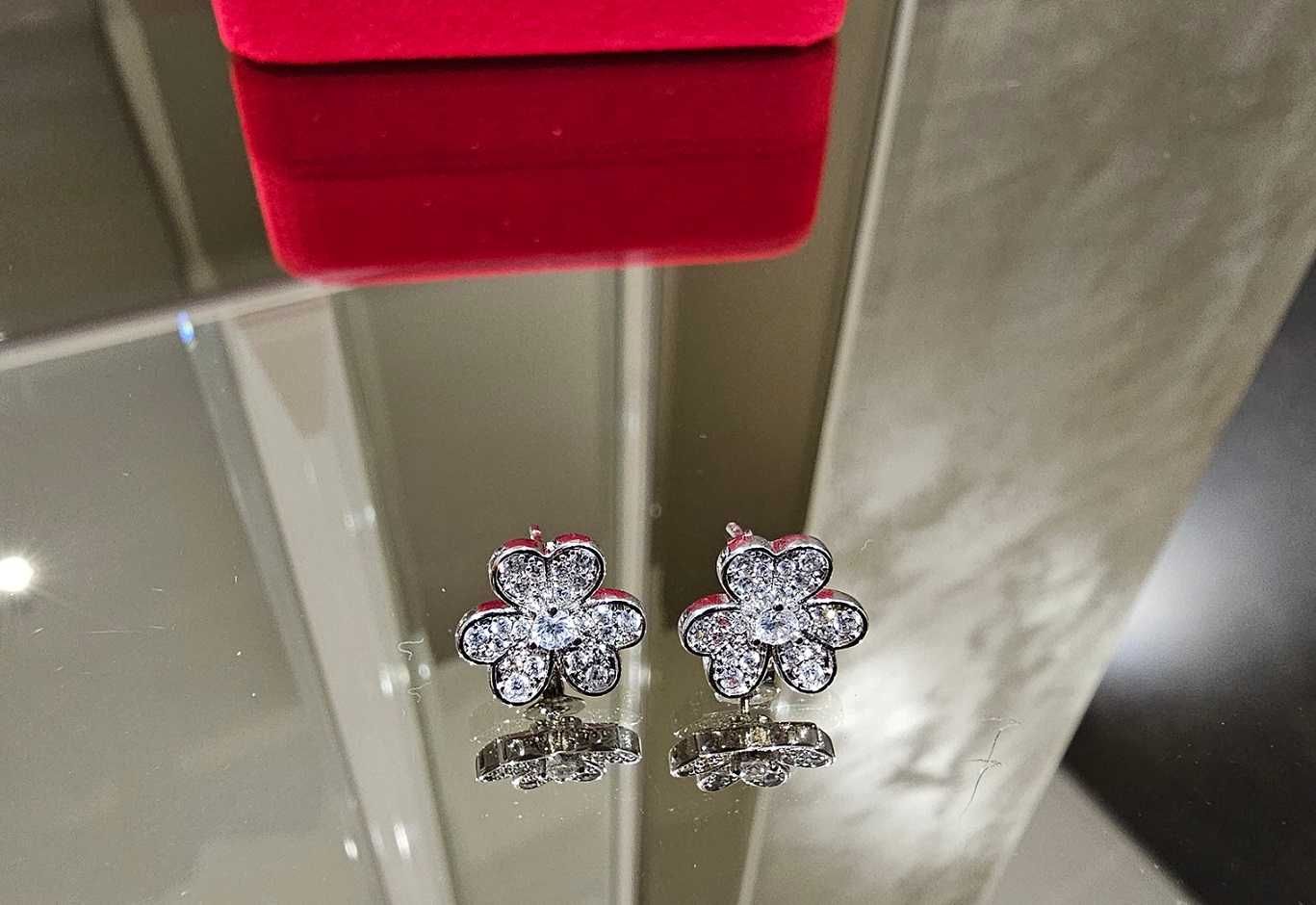 Van Cleef & Arpels VCA Silver Frivole Mini Diamond Clover Дамски Обеци