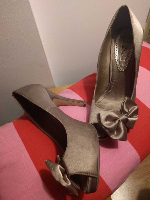 Pantof deschis de ocazie, o singură purtate