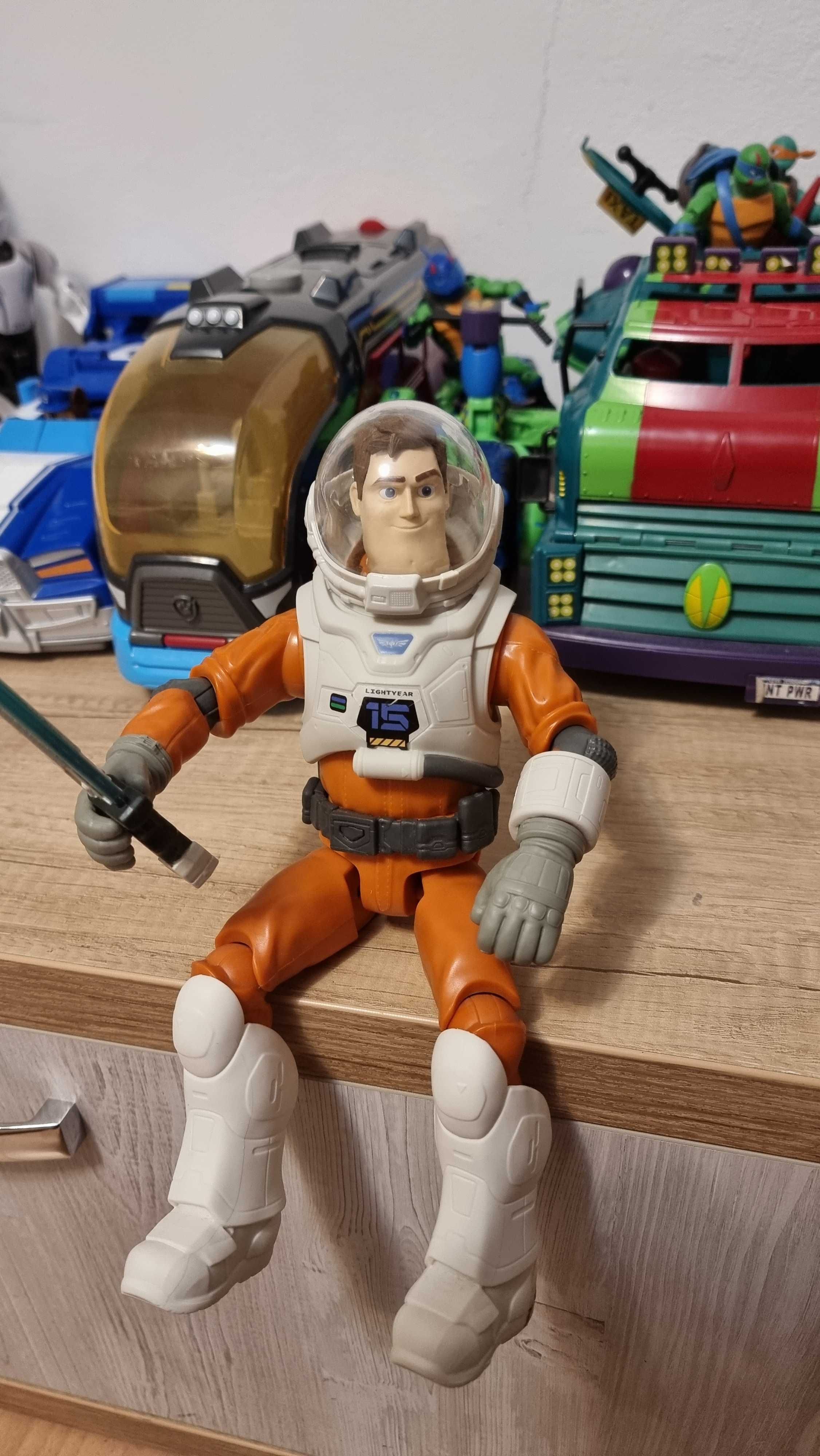 Figurina Buzz cu accesorii Lightyear