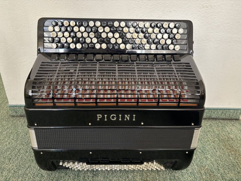 Pigini Button Accordion - BAYAN 58/B DE LUXE (“C” griff in both hands)