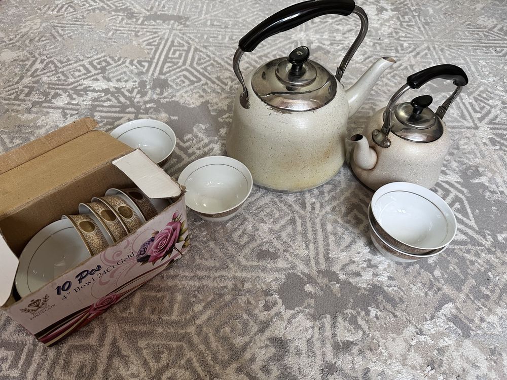 Чайник с пиалками