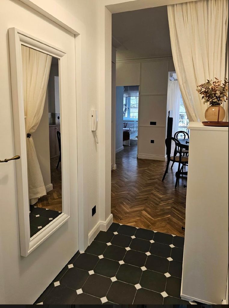 Дава се под наем Тристаен апартамент в София, Център - 72 кв.м за 1000 € - Снимка #13