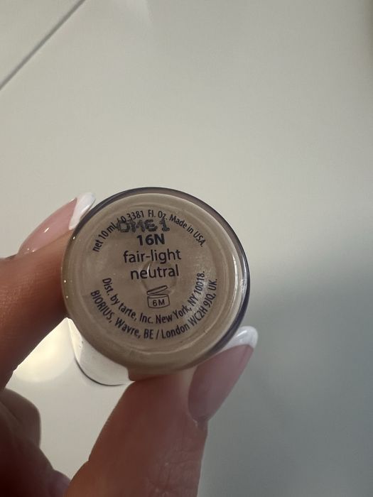 Tarte- Shape tape 16 N, Laura Mercier- Translucent Honey