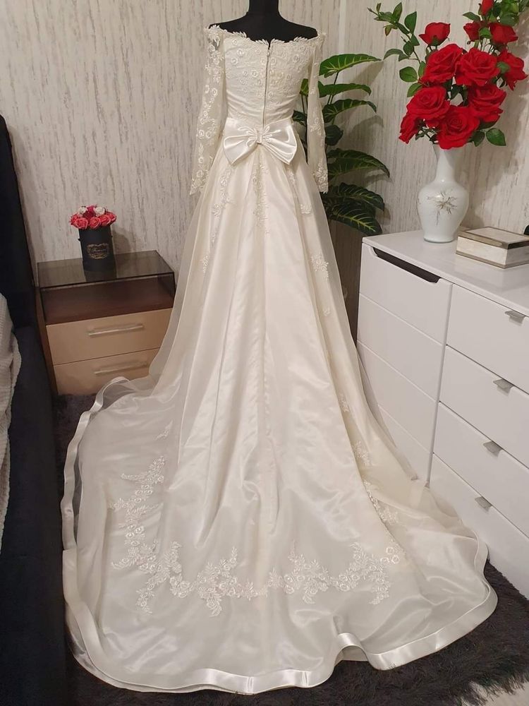 Rochie mireasa ivory