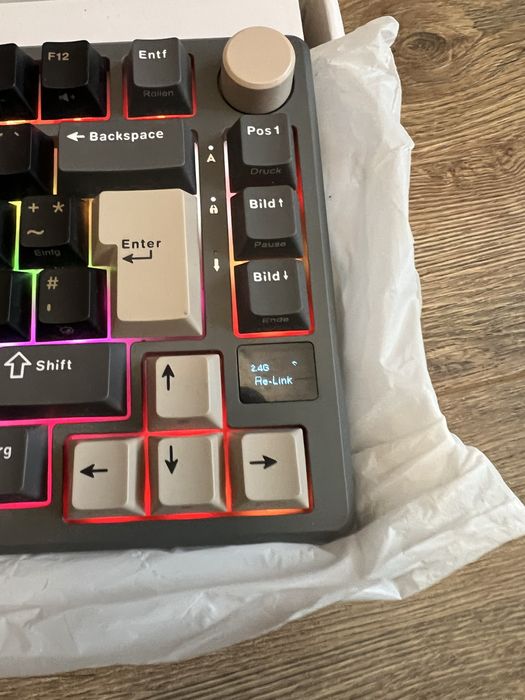 Геймърска безжична клавиатура .Червени суичове .Нова !