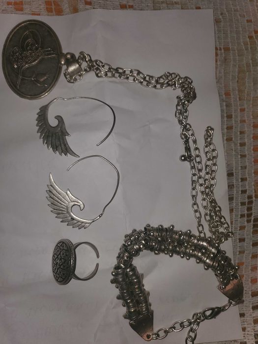 Модерни бижута с орнаменти, колие, пръстен, гривна и обици, чисто нови