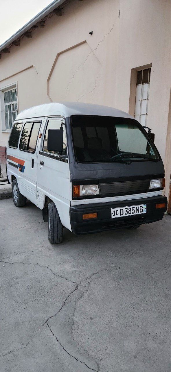 Damas 2002 oq
Rangi oq 
Salon holati yaxshi 
Sdeniyalari yumshoq
Y