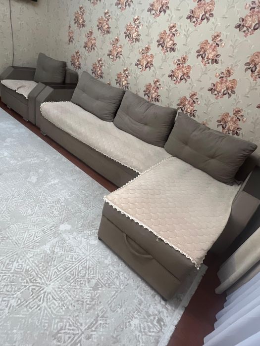 Диван с креслом.