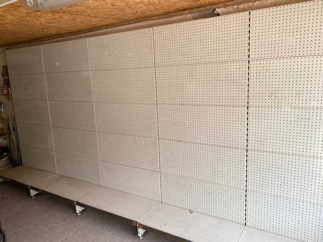 Стелажи за магазин