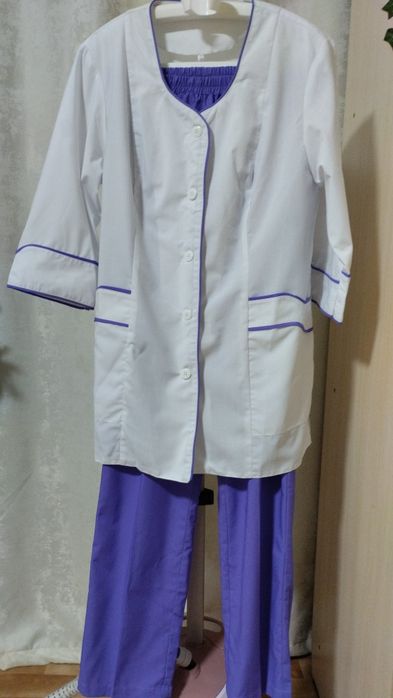 Женский медицинский костюм