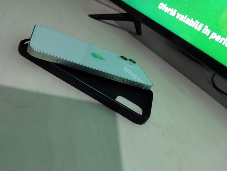 Vand iphone 12 baterie 90%