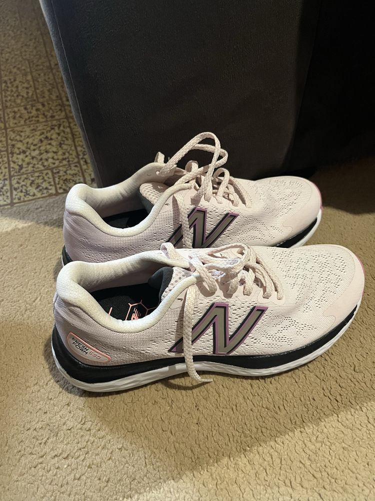 Дамски маратонки New Balance 680