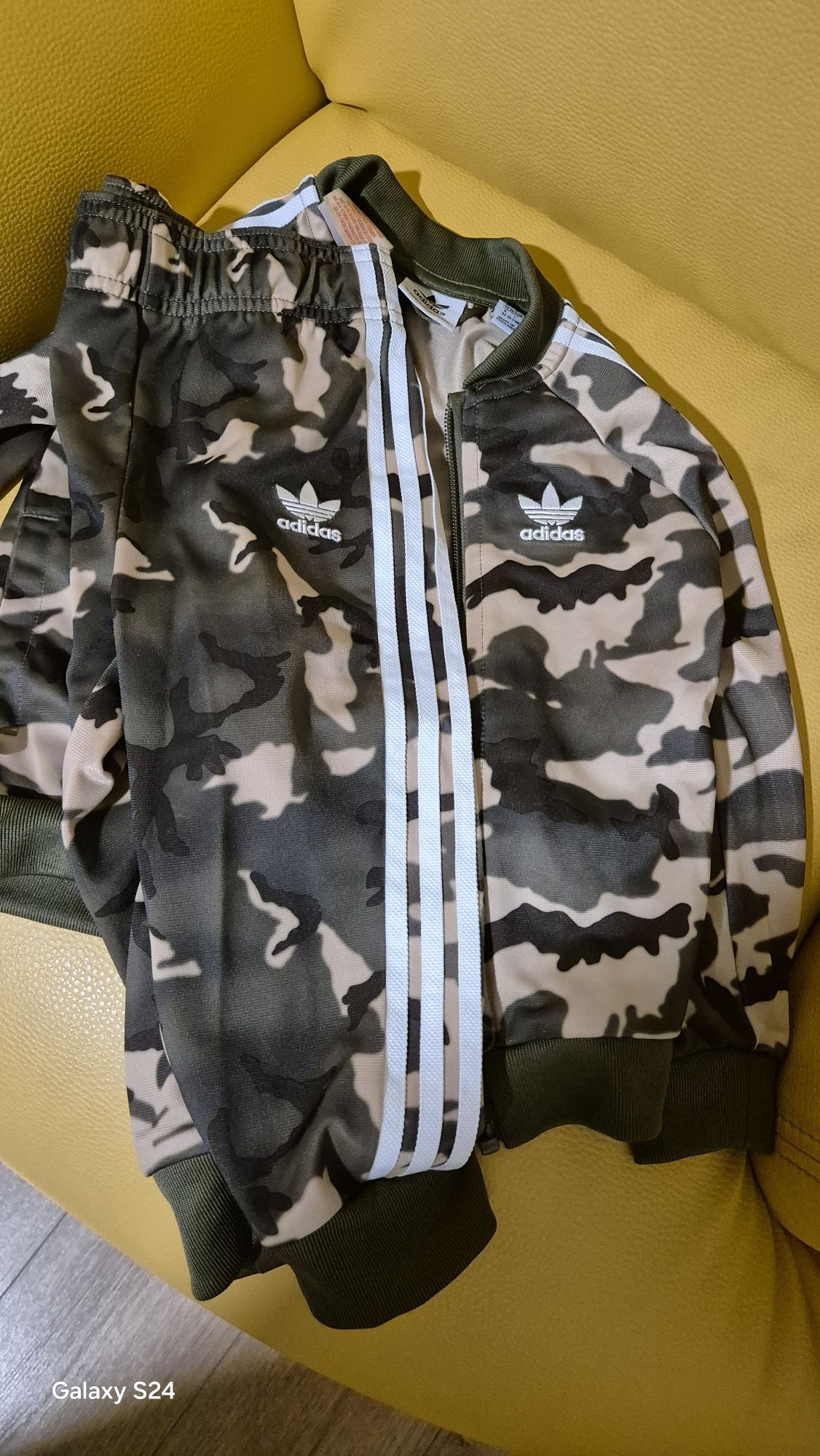 Compleu+adidasi originali