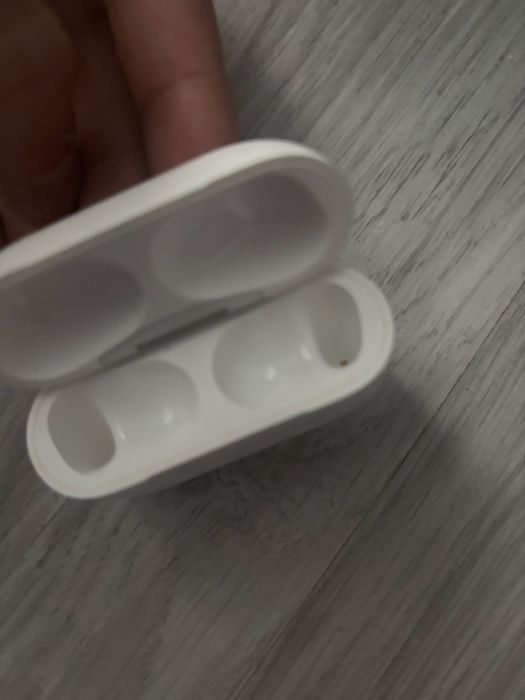 продам кейс от ориганльных AirPods pro