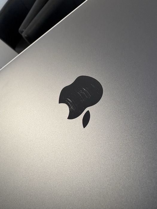 MacBook Pro 13-inch/ Intel Core i5 / 16 GB RAM/ 512 GB / Foarte bun