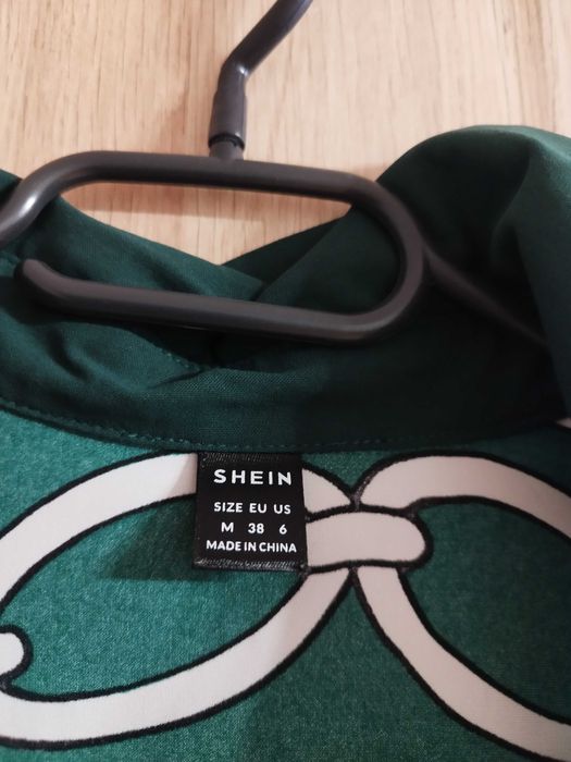 Дълга зелена рокля