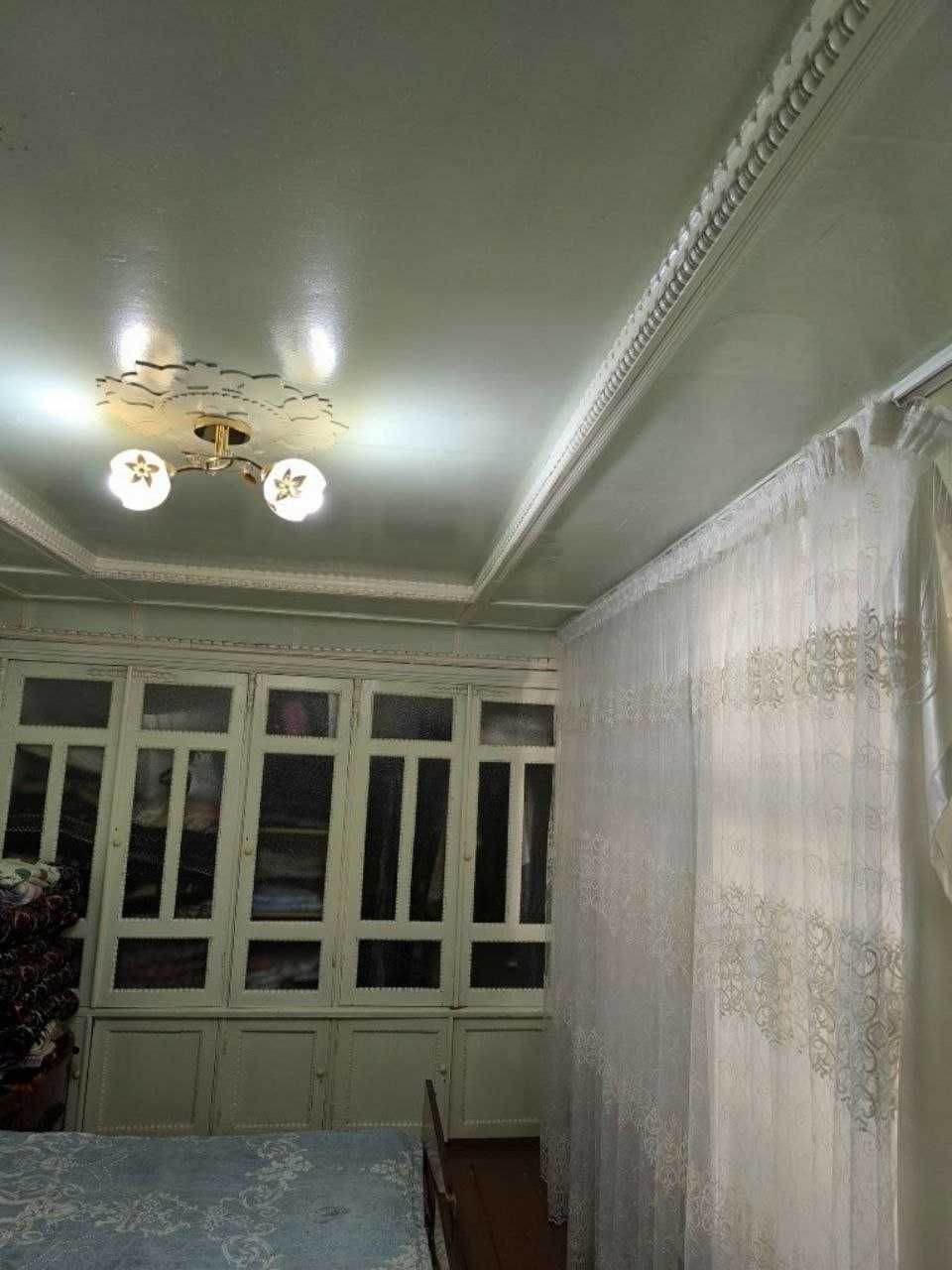 Srochno Dombrabod mahallada uy sotiladi.