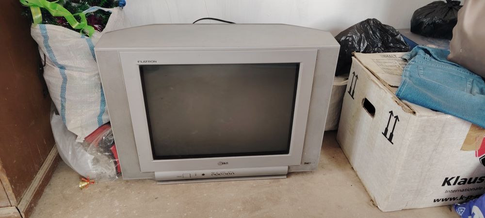 LG flatron.Телевизор свитной экран