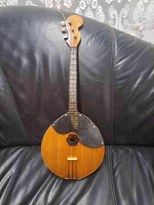 Мандолина музыкальный инструмент