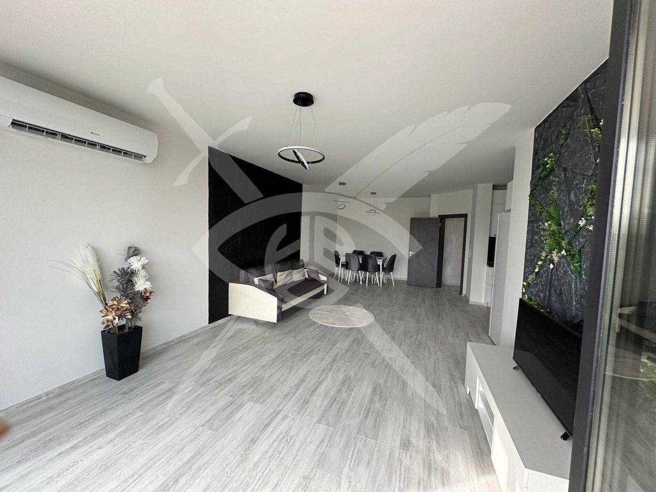 Дава се под наем Тристаен апартамент в Варна, Бриз - 135 кв.м за 1500 € - Снимка #2