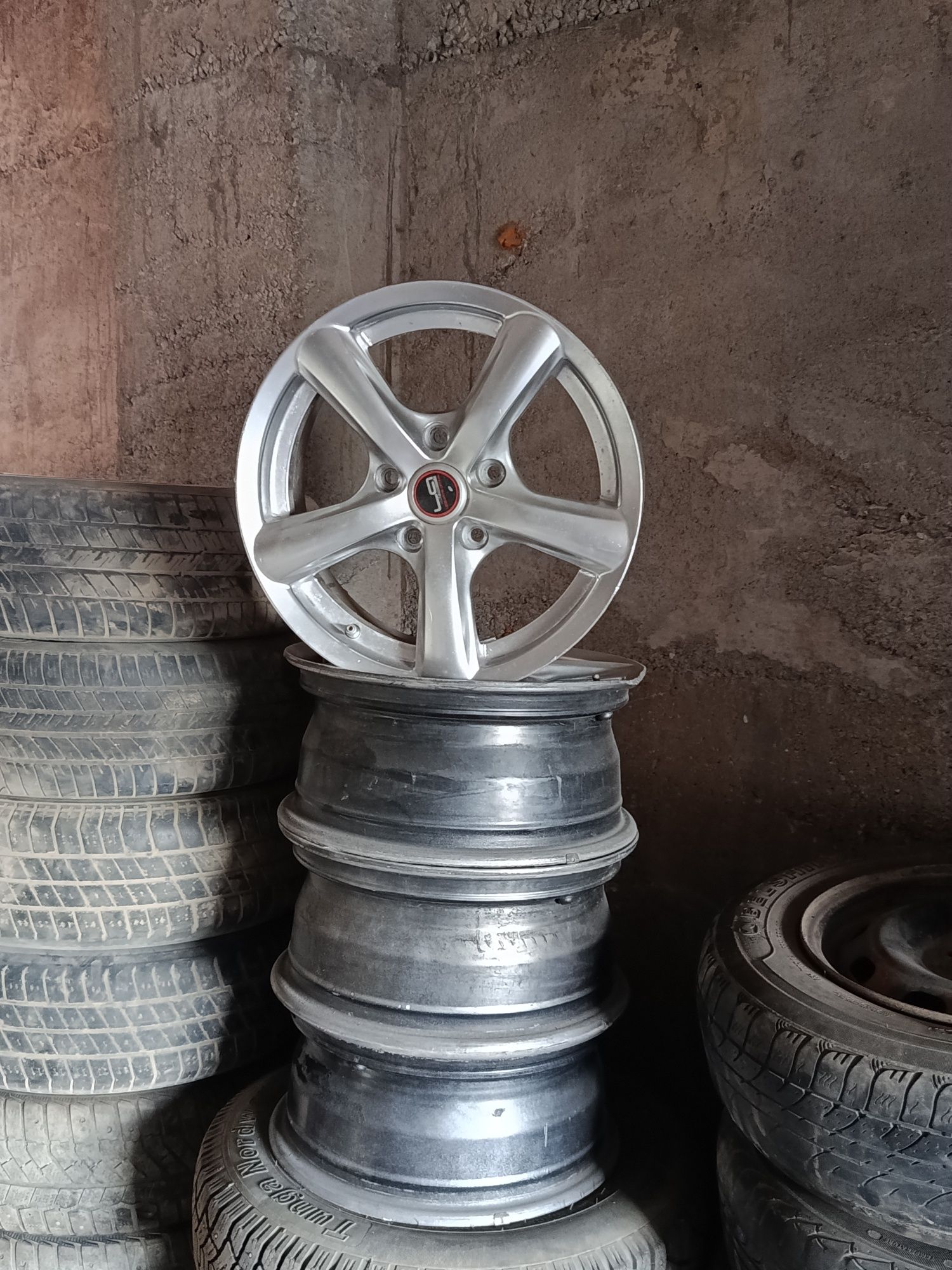 Продам Титанки р15