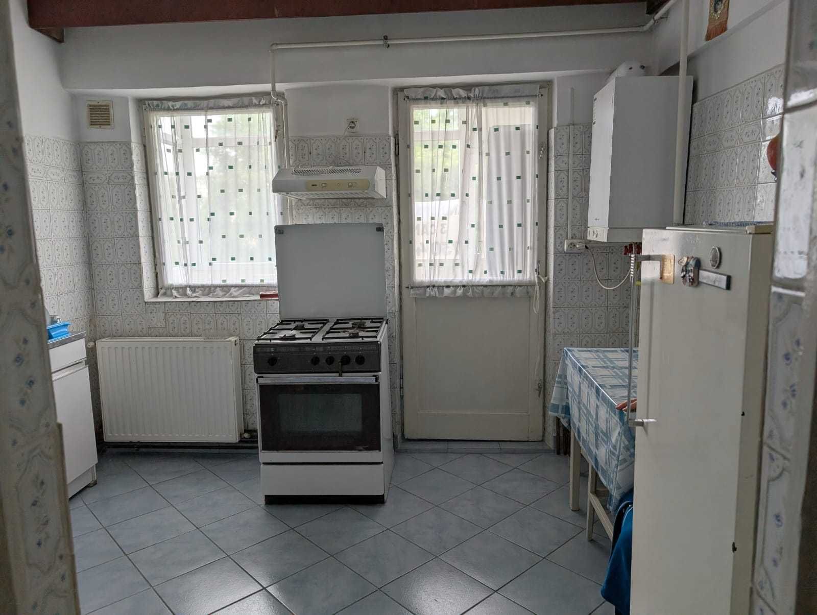 Vand apartament excelent 3 camere decomandate Alexandria