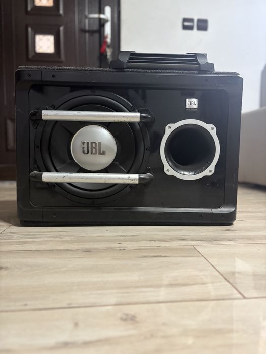 Subwoofer JBL cu statie