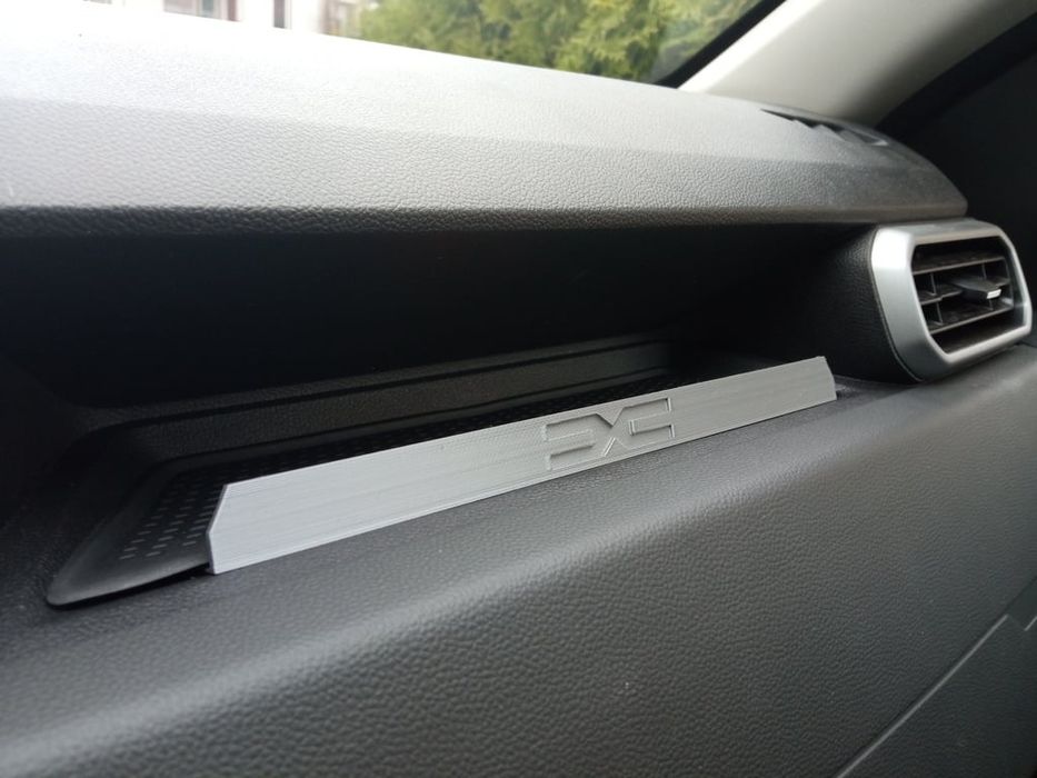 Дачия Дъстер 2 преграда на жабка Dacia Duster 2018-2024