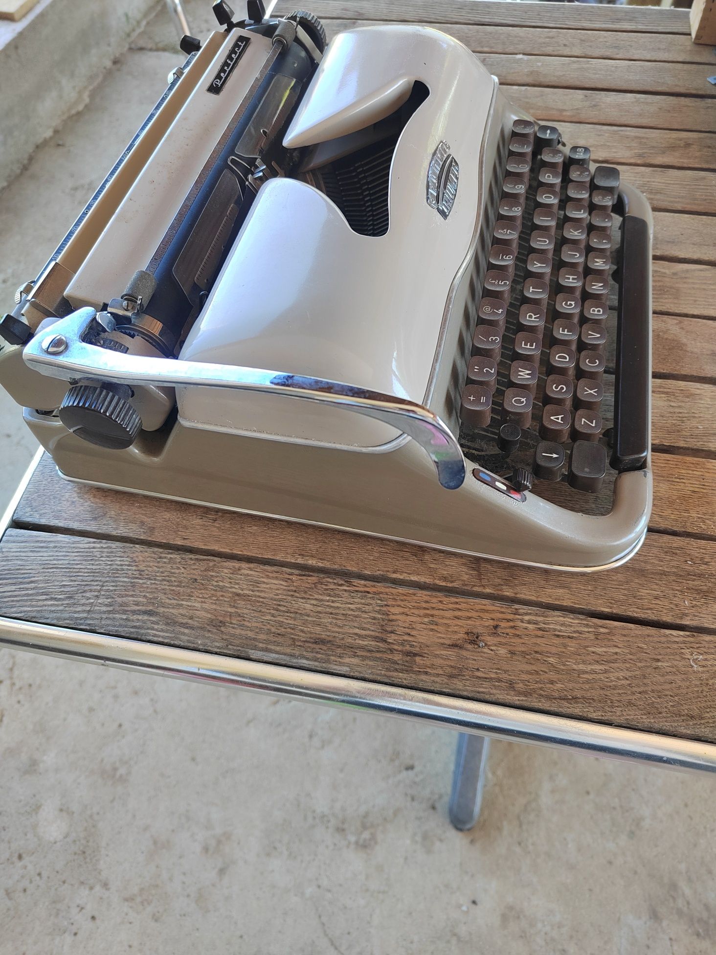 Ретро пишеща машина Grundig Triumph