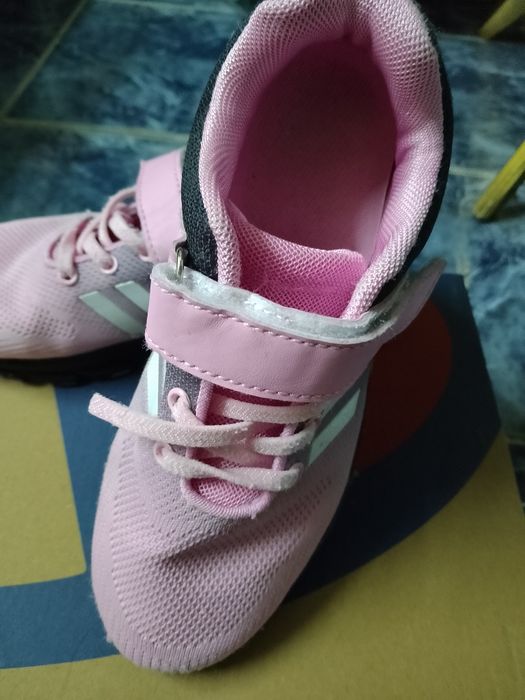 Маратонки за момиче