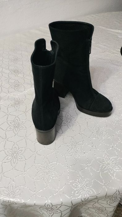 Ghete Mussete din piele naturala, mărimea 38, g